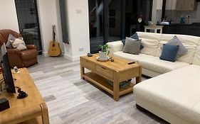 Surfers Lodge - Rest Bay, Porthcawl